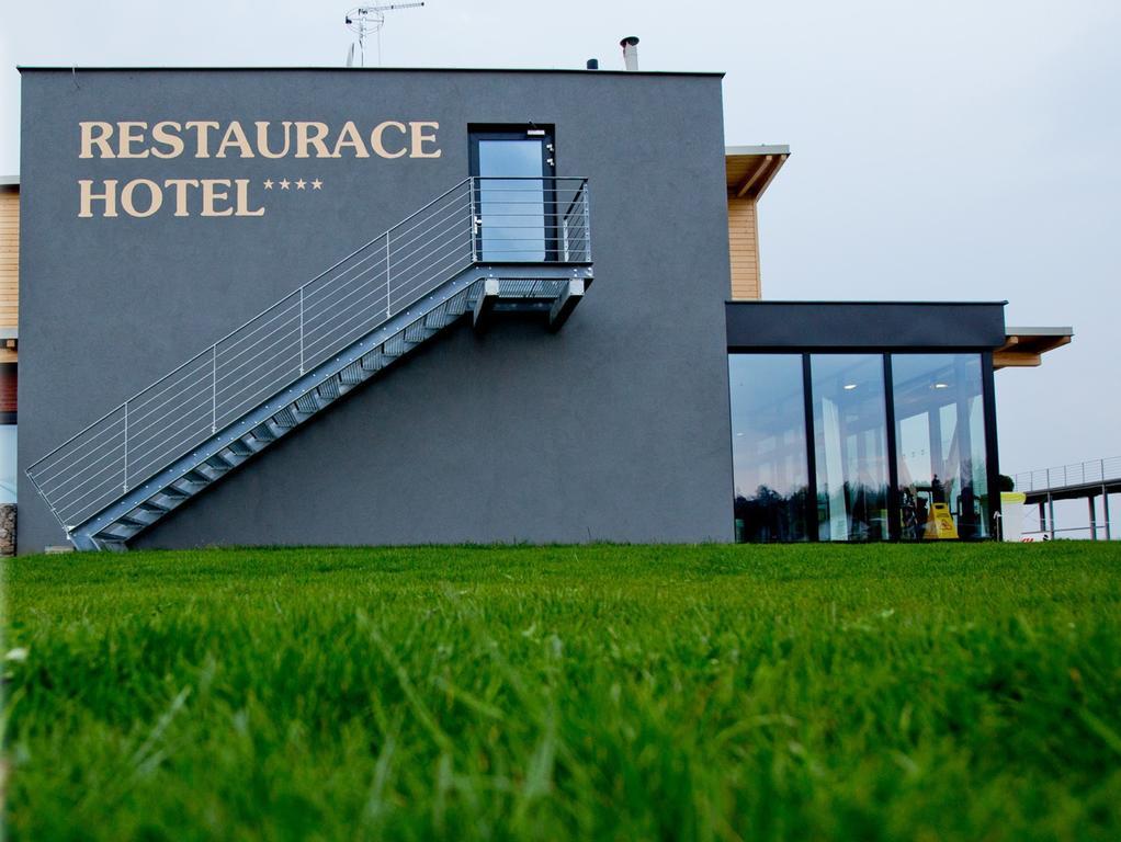 Konference Park Hotel Hradec Kralove Exterior photo