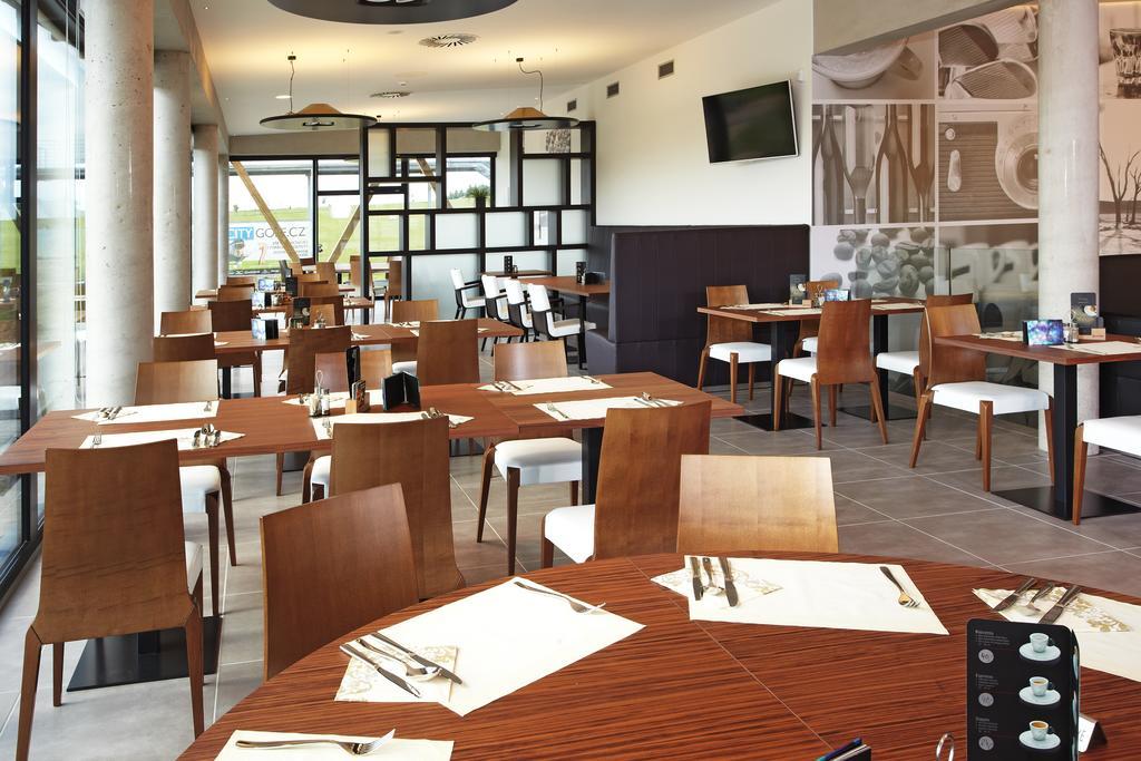 Konference Park Hotel Hradec Kralove Exterior photo