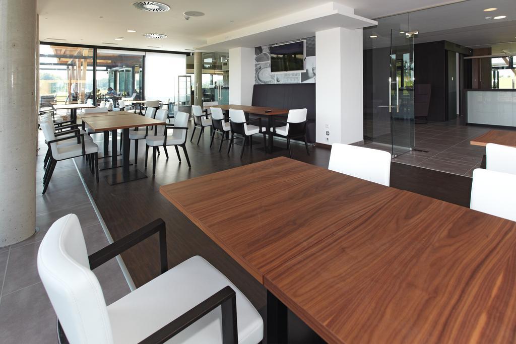 Konference Park Hotel Hradec Kralove Exterior photo